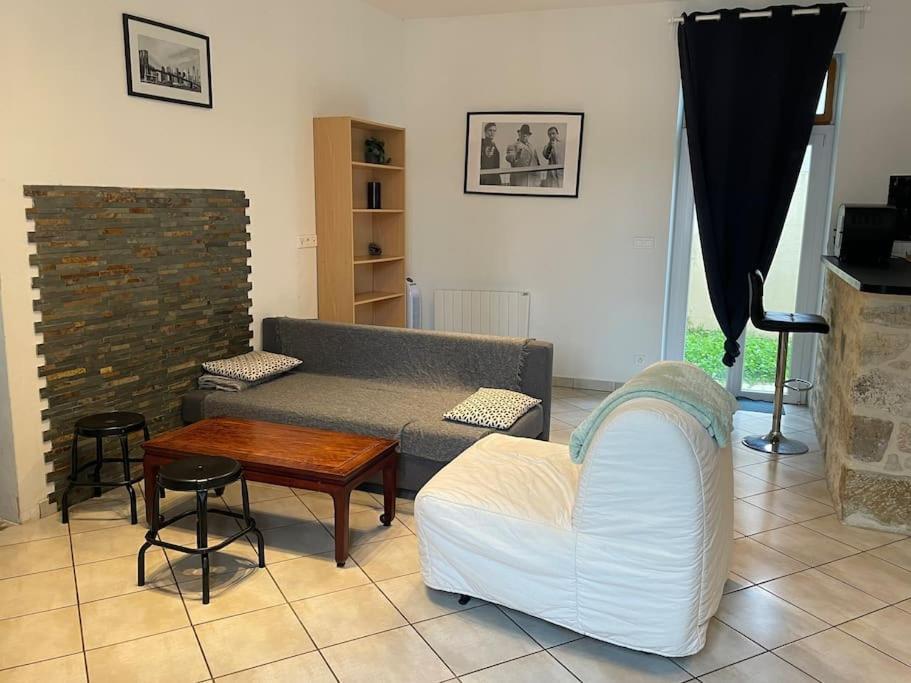 Grand T2 Sur Cour Apartment Aufferville Exterior photo